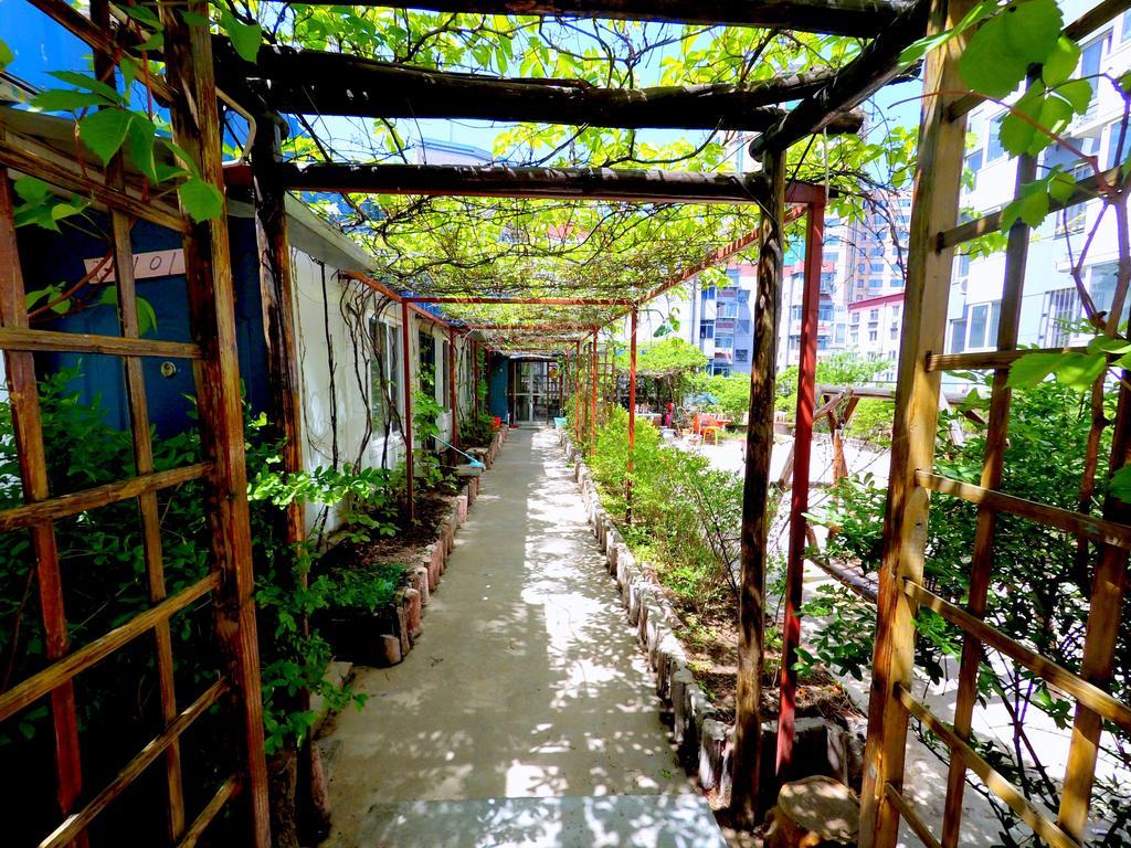 First Met Backpackers Hostel Csengtö Kültér fotó